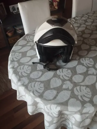 Casco de moto blanco integral
