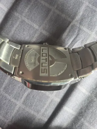 Reloj Lotus Negro y Plateado