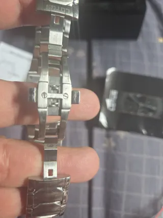 Reloj Lotus Negro y Plateado