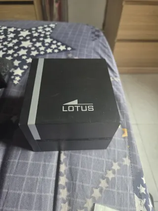 Reloj Lotus Negro y Plateado