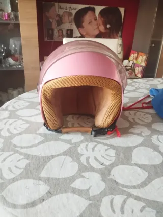 Casco de moto rosa