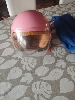 Casco de moto rosa
