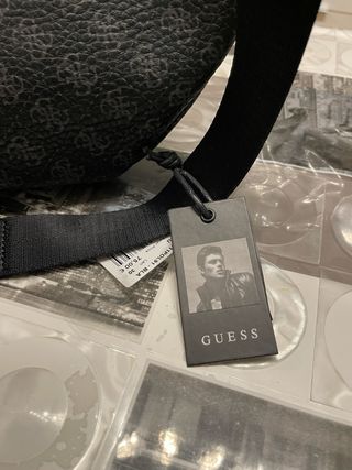Riñonera Guess Logo Negra