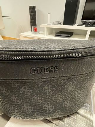 Riñonera Guess Logo Negra