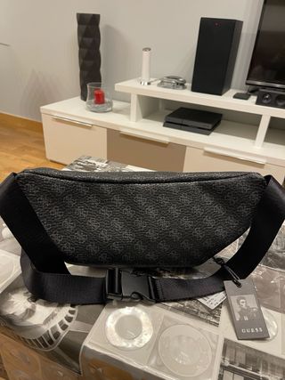 Riñonera Guess Logo Negra