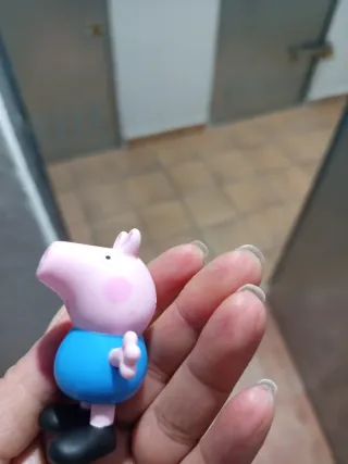 Coche Peppa Pig con 3 figuras y accesorios