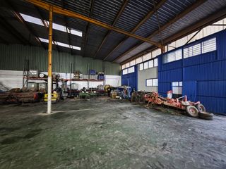 Dos Naves juntas y unidas en Polígono Las Marismas