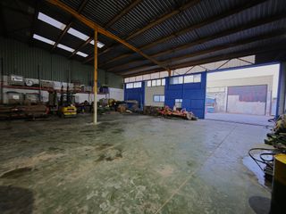 Dos Naves juntas y unidas en Polígono Las Marismas