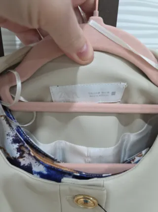 Chaqueta Zara polipiel beige