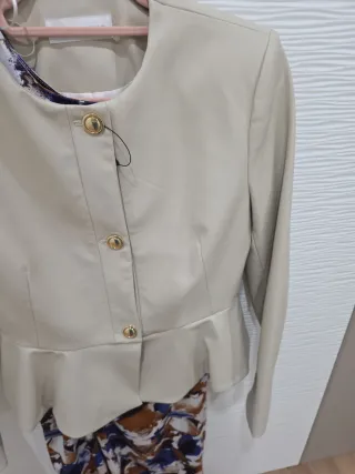 Chaqueta Zara polipiel beige