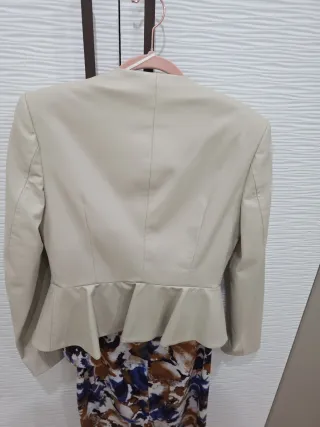 Chaqueta Zara polipiel beige