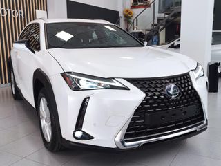 LEXUS UX 2.0 250h Business 4WD Navigation