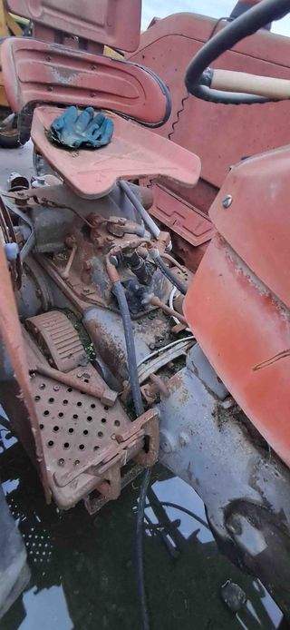 Tractor Ebro 160 con pala