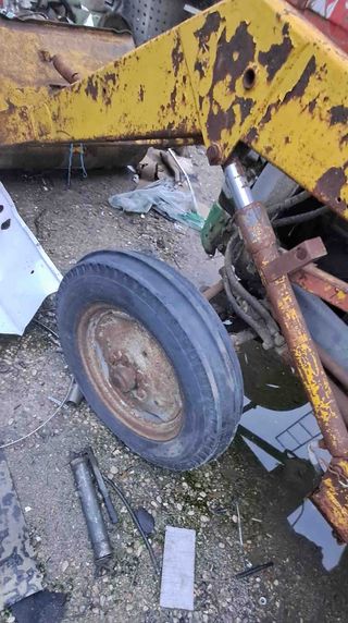 Tractor Ebro 160 con pala