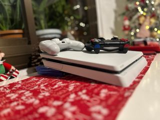 PS4 Edizione Limitata Bianca + 2 Controller
