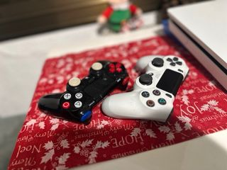 PS4 Edizione Limitata Bianca + 2 Controller
