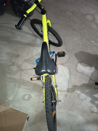 Bicicleta infantil amarilla 20"