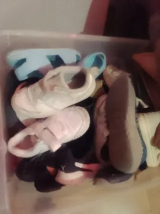 Lote Zapatillas Niños Tallas variadas.