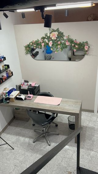 Alquiler de cabina para esteticista y uñas