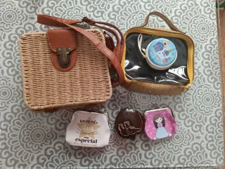 Bolso, neceser y 4 monederos