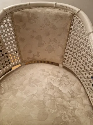 Sillón dormitorio beige y blanco