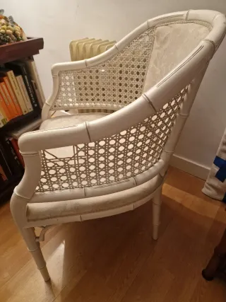 Sillón dormitorio beige y blanco