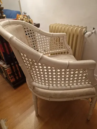 Sillón dormitorio beige y blanco