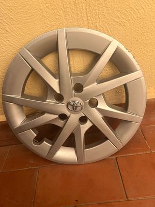 Juego de tapacubos Original Toyota Prius Plus.