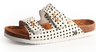 Sandalias blancas con lunares negros