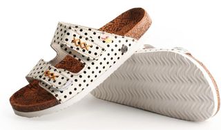 Sandalias blancas con lunares negros