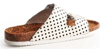 Sandalias blancas con lunares negros