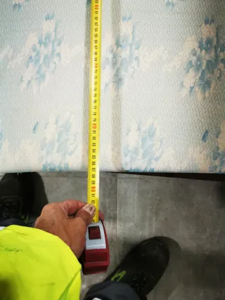 Mueble de madera marrón