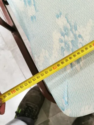 Mueble de madera marrón