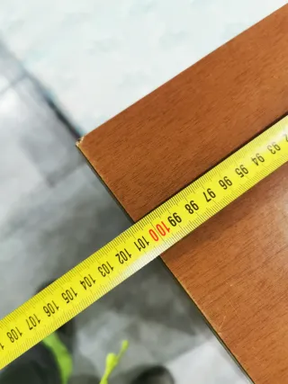 Mueble de madera marrón