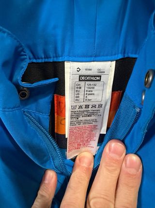 Traje de esquí infantil azul y negro