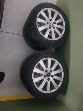 Se venden o se cambian por movil Llantas Vw