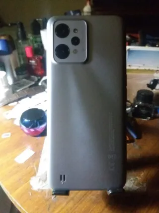 Realme C31 Plata - Como Nuevo más 1tgb de memoria