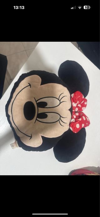 Peluche Minnie Mouse con fiocco rosso