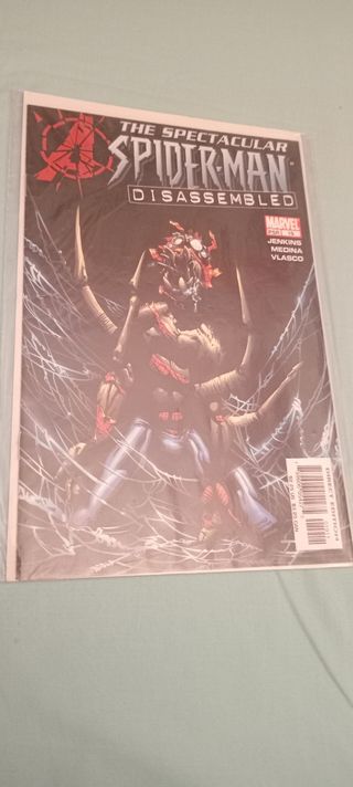 2 comics Spiderman The Spectacular Disassembled