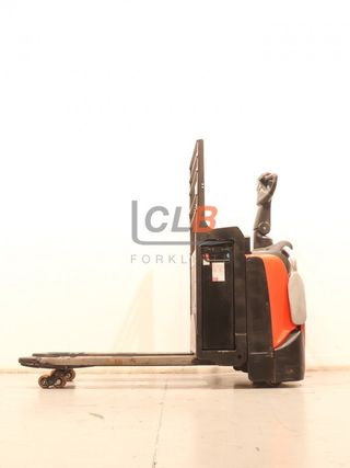 Ref. M-6529 Transpaleta Eléctrica Plataforma TOYOTA LPE 200