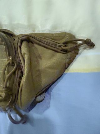 Riñonera de nailon beige