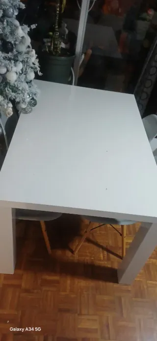 Mesa de comedor de maderal