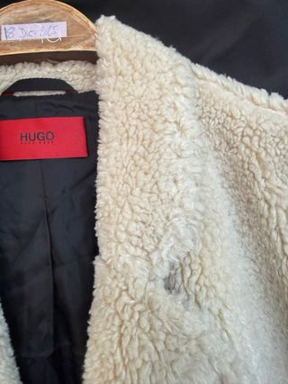 Abrigo color crema poliester HUGO BOSS talla L