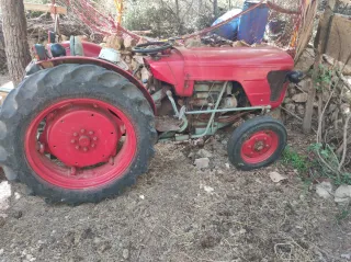 Tractor rojo agrícola. Barreiros 350