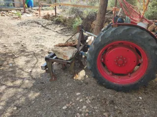 Tractor rojo agrícola. Barreiros 350