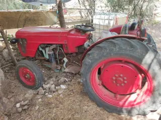 Tractor rojo agrícola. Barreiros 350