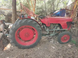 Tractor rojo agrícola. Barreiros 350