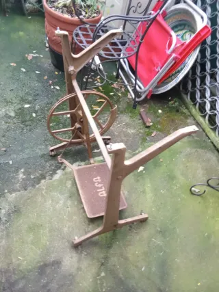 Estructura base máquina de coser antigua
