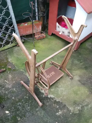 Estructura base máquina de coser antigua