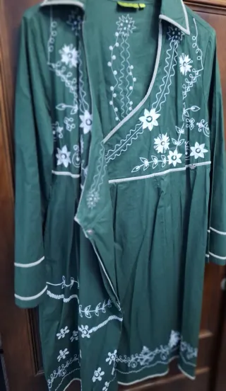 Vestido verde bordado
